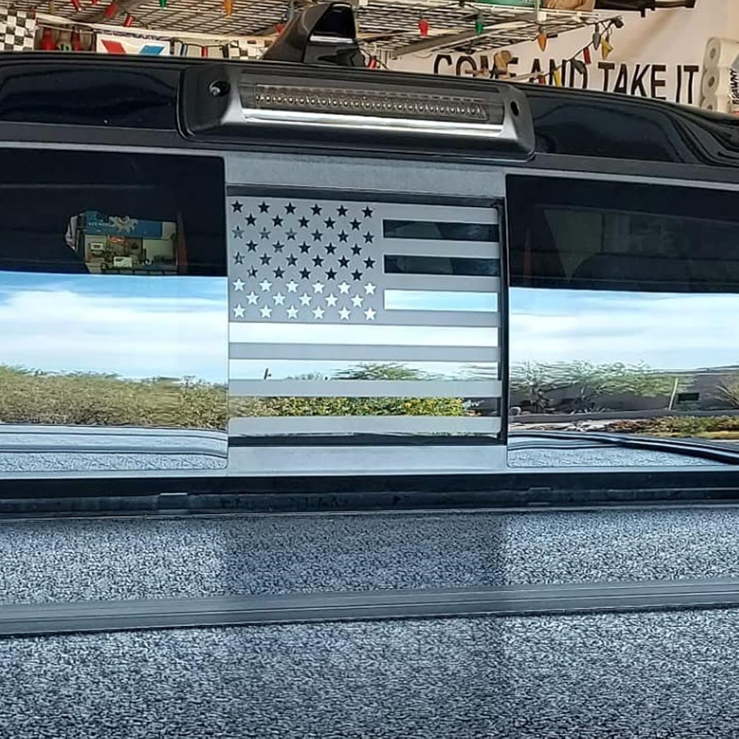 Rear Middle Window American Flag Decal for Chevy Colorado GMC Canyon 2015-2022 2023 2024 2025 Back Center Sliding Window Glass USA Flag Vinyl Sticker Exterior Accessories(Matte Black)