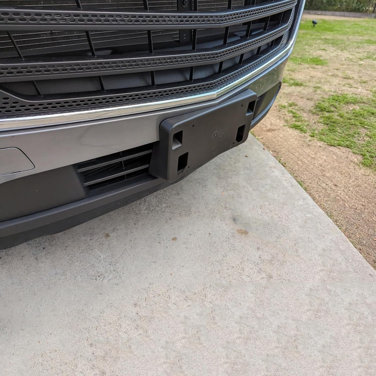 Front Bumper License Tag Plate Frame Bracket Holder Compatible with 2018 2019 2020 2021 Chevrolet Traverse Replace GM1068196 84282822